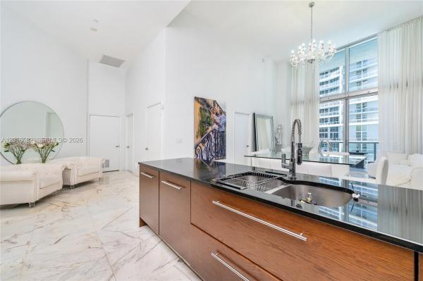 Icon Brickell Tower 1, 475 Brickell Ave #2209, Miami, Florida 33131, image 1
