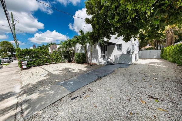 Stuarts, Miami, Florida 33130, image 1