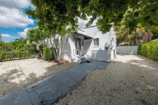 Stuarts, Miami, Florida 33130, image 2