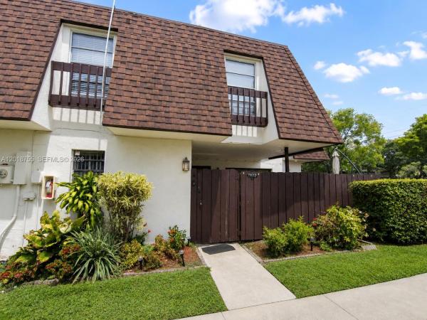 Willow Wood Townhomes, 7833 Tam Oshanter Blvd, North Lauderdale, Florida 33068, image 1