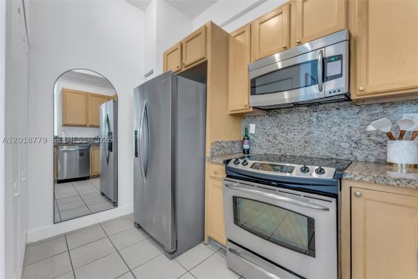 Valencia, 6001 SW 70th St #241, South Miami, Florida 33143, image 2