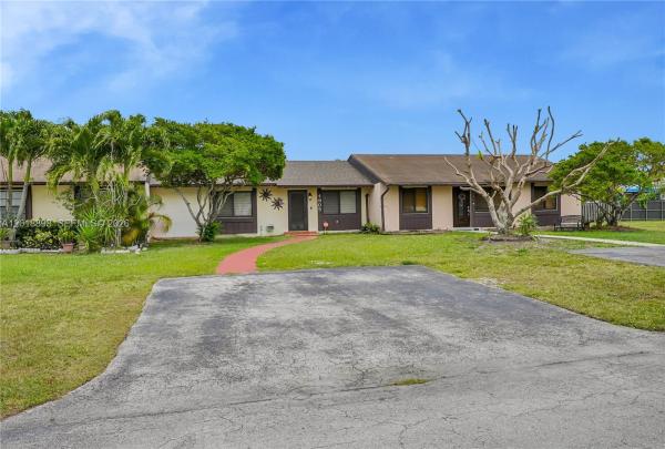 4909 SW 135th Ct, Unincorporated Dade County, Florida 33175, image 1