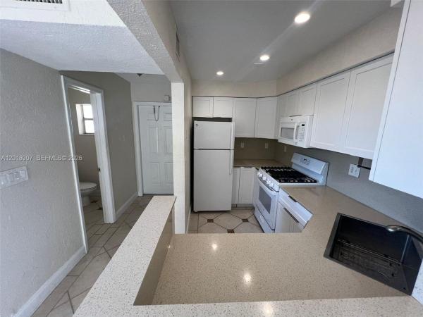 Villas Of Pinecrest, 8600 SW 67th Ave #938, Pinecrest, Florida 33156, image 2