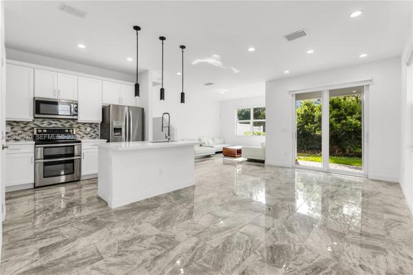 Sandpiper Pointe, 582 Parsons Way, Deerfield Beach, Florida 33442, image 2