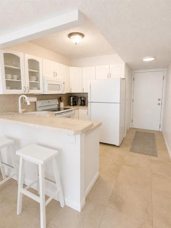 Ocean View Plaza, 2924 Collins Ave #404, Miami Beach, Florida 33140, image 1