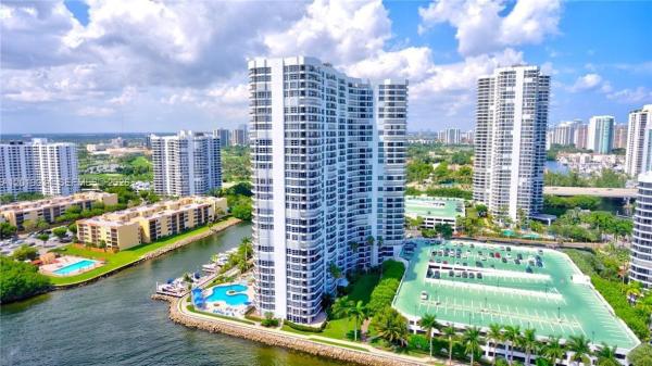 Mystic Pointe Tower 500, 3530 Mystic Pointe Dr #1205, Aventura, Florida 33180, image 2