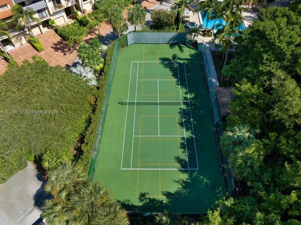Royal Harbour Yacht Club, 6206 Paradise Point Dr, Palmetto Bay, Florida 33157, image 2
