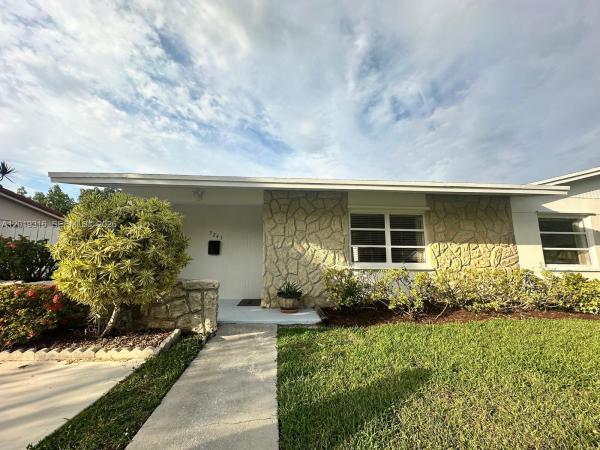 3245 Village Green Dr, Unincorporated Dade County, Florida 33175, image 3