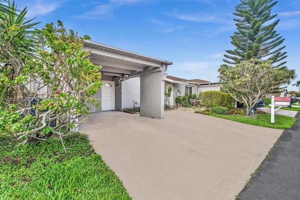 Camelot Village, 14898 Wildflower Ln, Delray Beach, Florida 33446, image 1