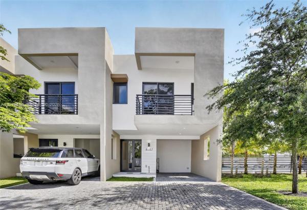 Oaks Place, 4101 N Oak Pl, Dania Beach, Florida 33314, image 2