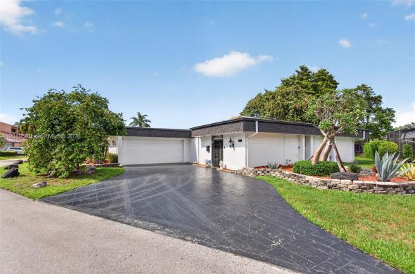 The Woodlands, 4806 Banyan Ln, Tamarac, Florida 33319, image 1