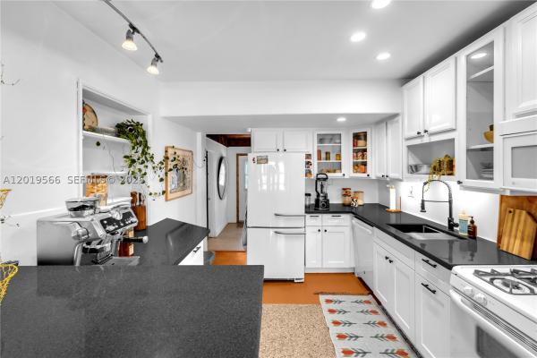 Vinik, 841 SW 11th Ct, Fort Lauderdale, Florida 33315, image 2