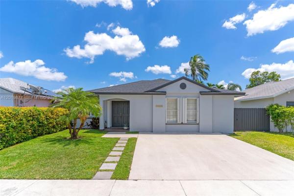 13520 SW 180th Ter, Unincorporated Dade County, Florida 33177, image 1