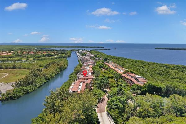 Royal Harbour Yacht Club, 6226 Paradise Point Dr, Palmetto Bay, Florida 33157, image 1