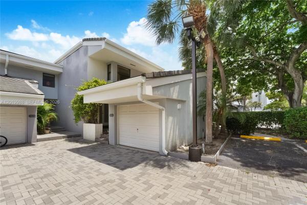 Poinciana Island Yacht & Racquet Club, 321 Poinciana Dr #901, Sunny Isles Beach, Florida 33160, image 3