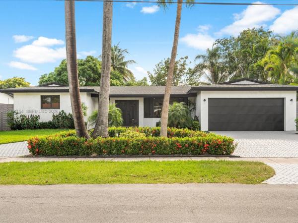 2340 NE 194th St, Unincorporated Dade County, Florida 33180, image 1