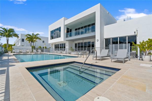 10265 NW 72nd Ter, Doral, Florida 33178, image 2