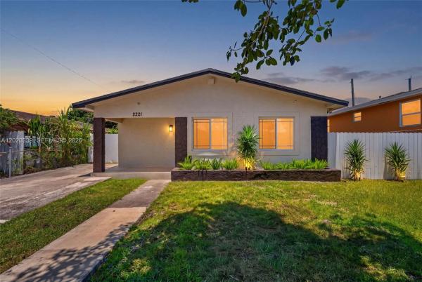 Radio Heights, 2221 NW 170th St, Miami Gardens, Florida 33056, image 1