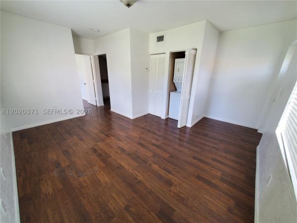 300 NW 84th Ter, Unincorporated Dade County, Florida 33150, image 3