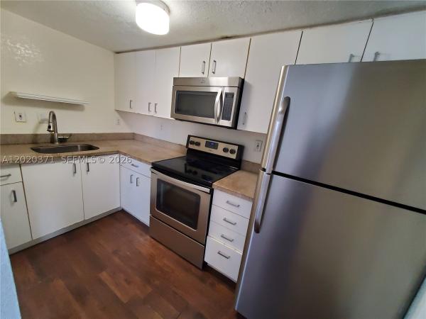 300 NW 84th Ter, Unincorporated Dade County, Florida 33150, image 2