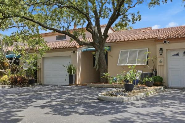 8555 Ardoch Rd, Miami Lakes, Florida 33016, image 1