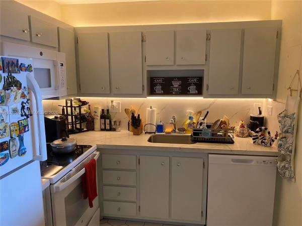 North Miami, Florida 33161, image 1