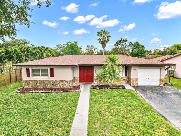 Pasadena Lakes, 500 NW 96th Ter, Pembroke Pines, Florida 33024, image 1
