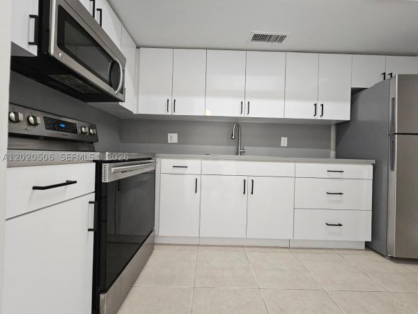 The White House, 13700 NE 6th Ave #106, North Miami, Florida 33161, image 2