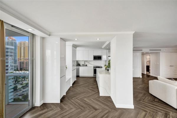 Winston Towers 300, 230 174th St #2112, Sunny Isles Beach, Florida 33160, image 2