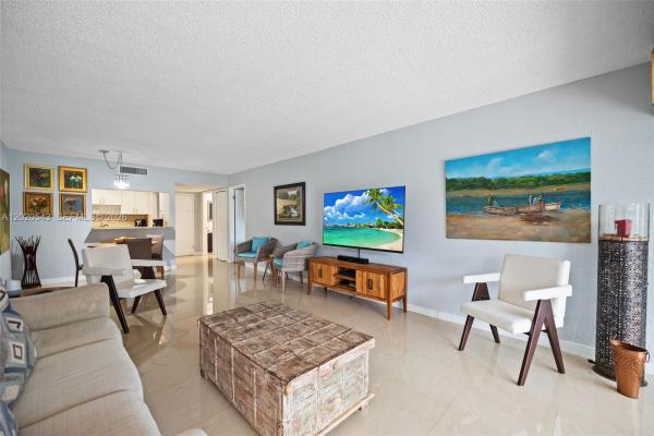 Racquet Club At Bonaventure, 200 Lakeview Dr #113, Weston, Florida 33326, image 2