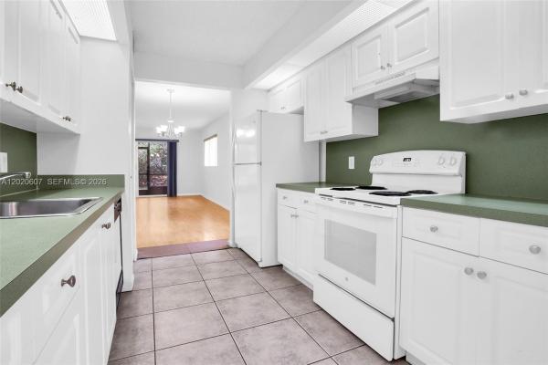 Suffolk At Century Village, 900 SW 142nd Ave #115L, Pembroke Pines, Florida 33027, image 1