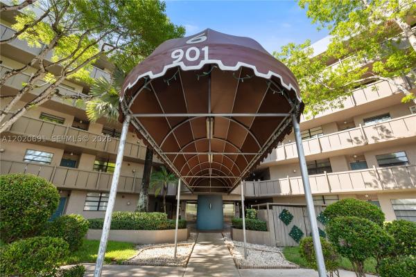 Colony Point, 901 Colony Point Cir #521, Pembroke Pines, Florida 33026, image 1