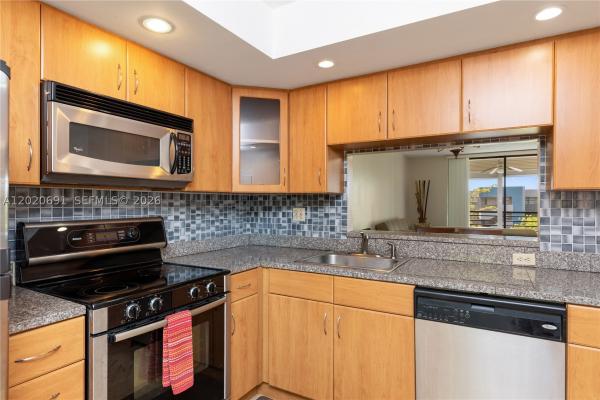 Colony Point, 901 Colony Point Cir #521, Pembroke Pines, Florida 33026, image 2