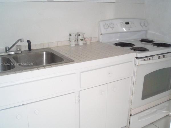 Villas At Cutler Bay, 9760 SW 184th St #D16, Cutler Bay, Florida 33157, image 2