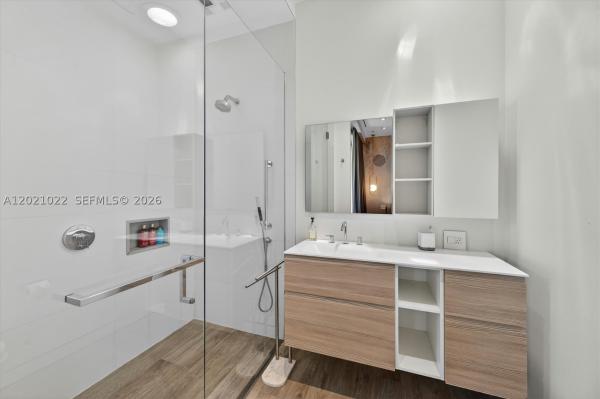 Biscayne Key Estates, 625 Curtiswood Dr, Key Biscayne, Florida 33149, image 2