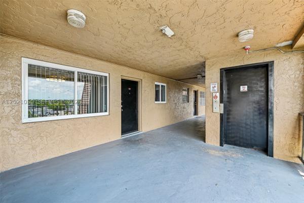 Kings Castle, 6575 W 4th Ave #507B, Hialeah, Florida 33012, image 2