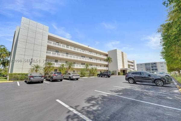 Meadowbrook Lakes, 1025 SE 3rd Ave #108, Dania Beach, Florida 33004, image 2