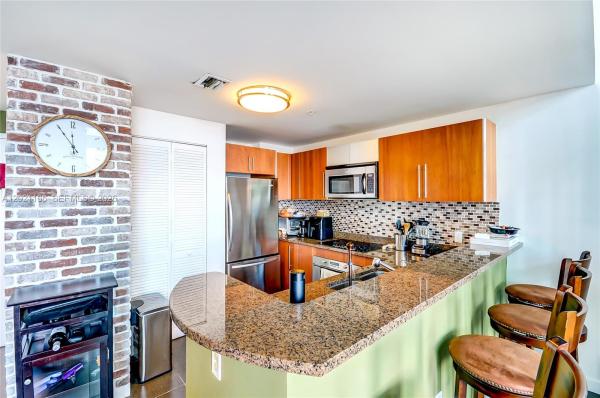 Met 1, 300 S Biscayne Blvd #L-1022, Miami, Florida 33131, image 1