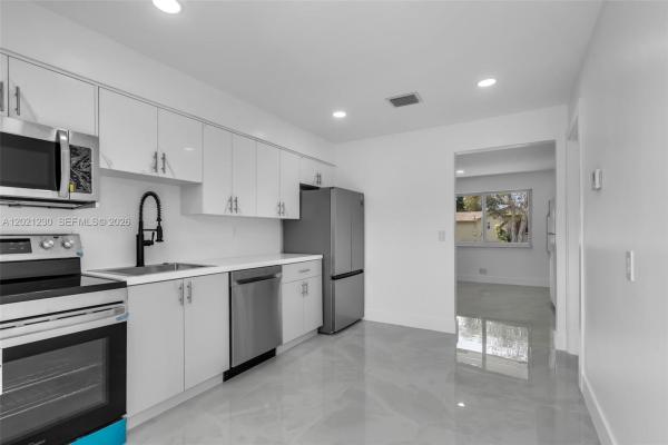 Hallandale Beach No HOA, 821 SW 7th Ave #2, Hallandale Beach, Florida 33009, image 1