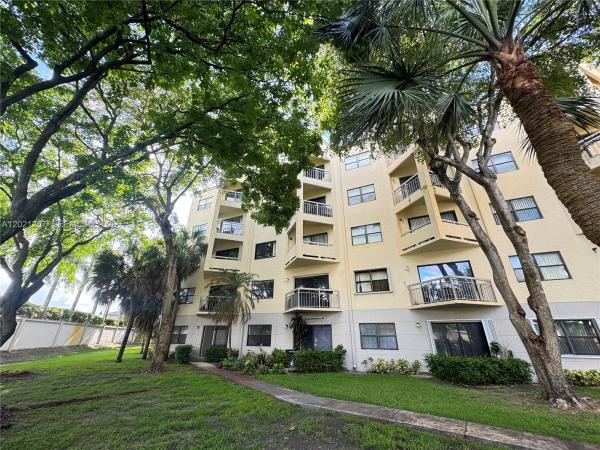 Las Vistas At Doral, 8290 Lake Dr #130, Doral, Florida 33166, image 1