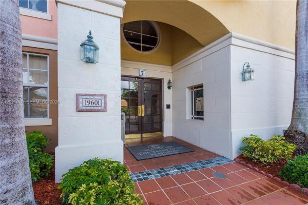 The Yacht Club At Aventura, 19601 E Country Club Dr #7102, Aventura, Florida 33180, image 2