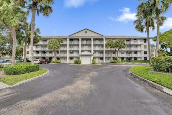 Whitehall Of Pine Island Ridge, 1502 Whitehall Dr #305, Davie, Florida 33324, image 2