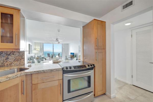 Trafalgar Towers, 1400 S Ocean Dr #1001, Hollywood, Florida 33019, image 2