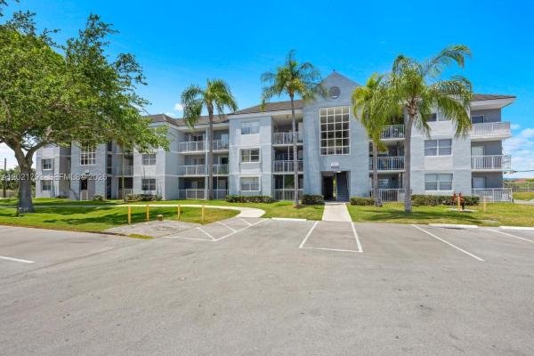 Le Club At Old Cutler, 8670 SW 212th St #307, Cutler Bay, Florida 33189, image 3