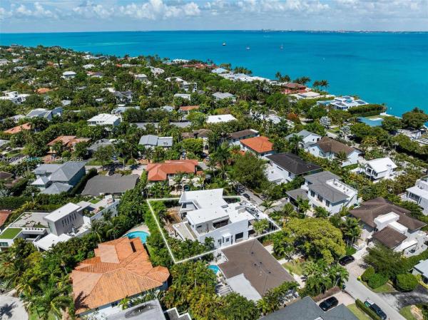 Tropical Isle Homes, 238 Buttonwood Dr, Key Biscayne, Florida 33149, image 2