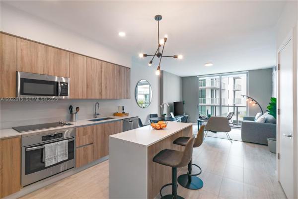 Quadro, 3900 Biscayne Blvd #S-818, Miami, Florida 33137, image 2