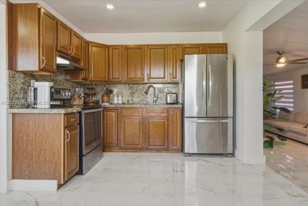 120 W 50th St, Hialeah, Florida 33012, image 2