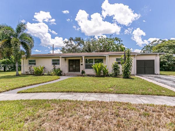 Pickwick Lake Estates, 870 NE 182nd St, North Miami Beach, Florida 33162, image 1