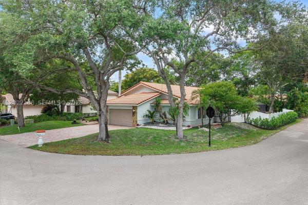 Jacaranda Villas, 1001 SW 93rd Ave, Plantation, Florida 33324, image 2