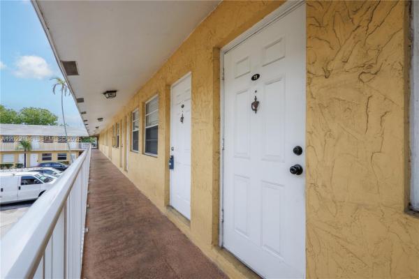 Azul At Kimberly Lake, 4051 NE 13th Ave #78-3, Oakland Park, Florida 33334, image 1